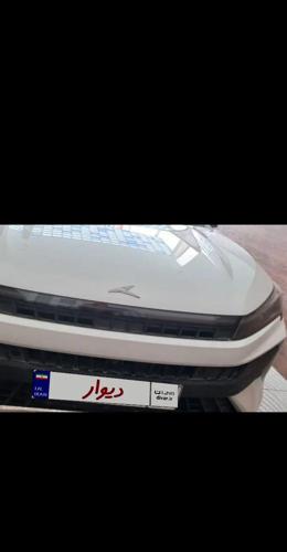 کی‌ام‌سی J7، مدل ۱۴۰۱