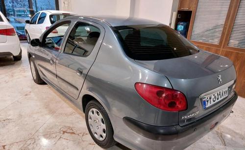 206 صندوقدار بدون رنگ V8